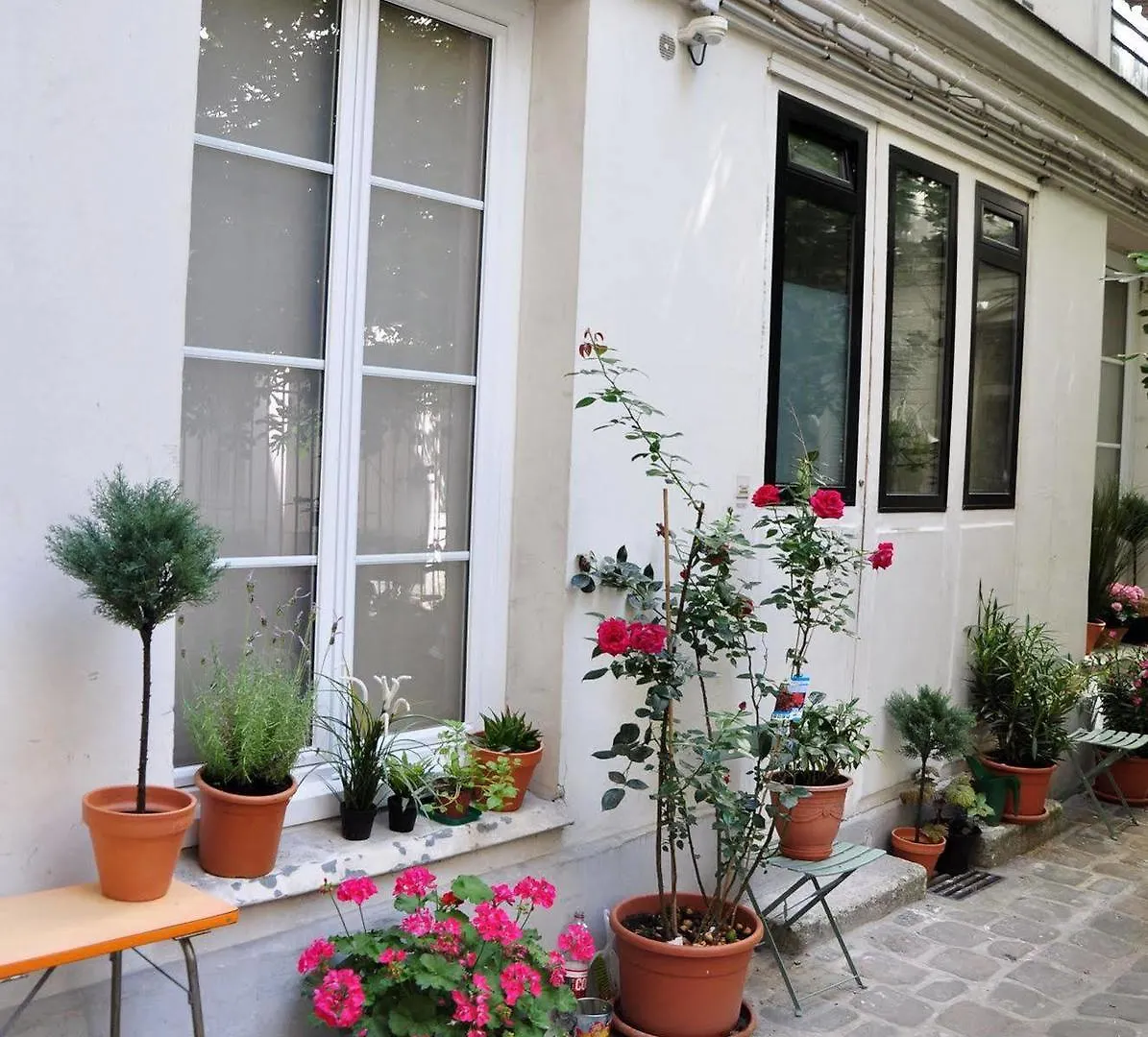 Artisan Lofts Courtyard Opera Apartment